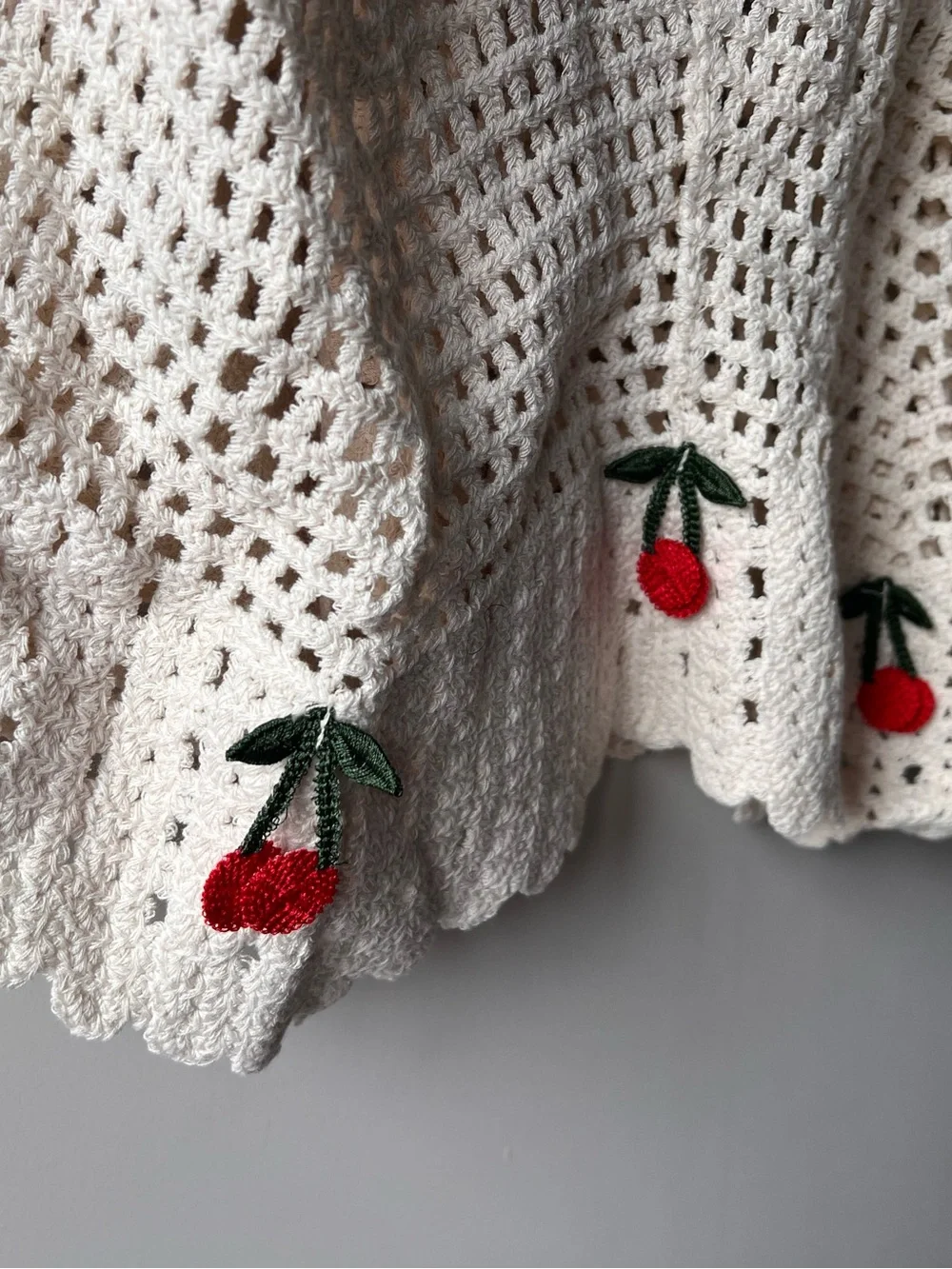 Rebellion White cotton Crochet Tank with Red Cherry Accents  size large - Picture 7 of 7